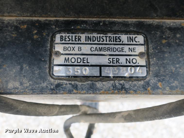 image for item DB8838 2002 Ford F550 XL flatbed truck