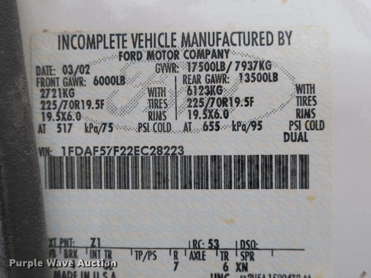 image for item DB8838 2002 Ford F550 XL flatbed truck