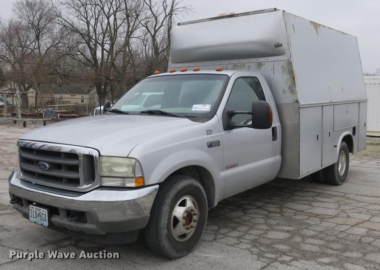 image for item DB8906 2003 Ford F350 Super Duty utility bed pickup truck