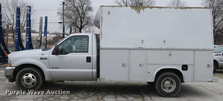 image for item DB8906 2003 Ford F350 Super Duty utility bed pickup truck