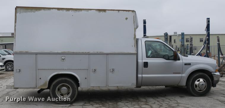 image for item DB8906 2003 Ford F350 Super Duty utility bed pickup truck