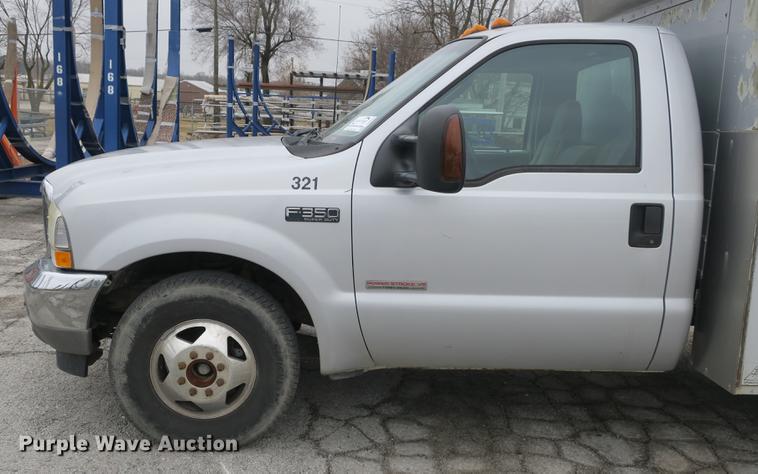 image for item DB8906 2003 Ford F350 Super Duty utility bed pickup truck