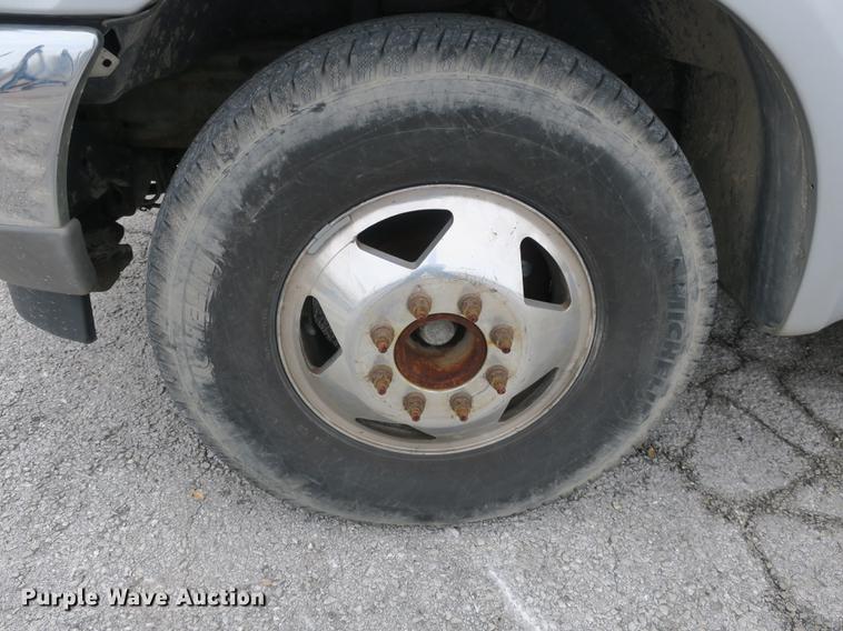 image for item DB8906 2003 Ford F350 Super Duty utility bed pickup truck