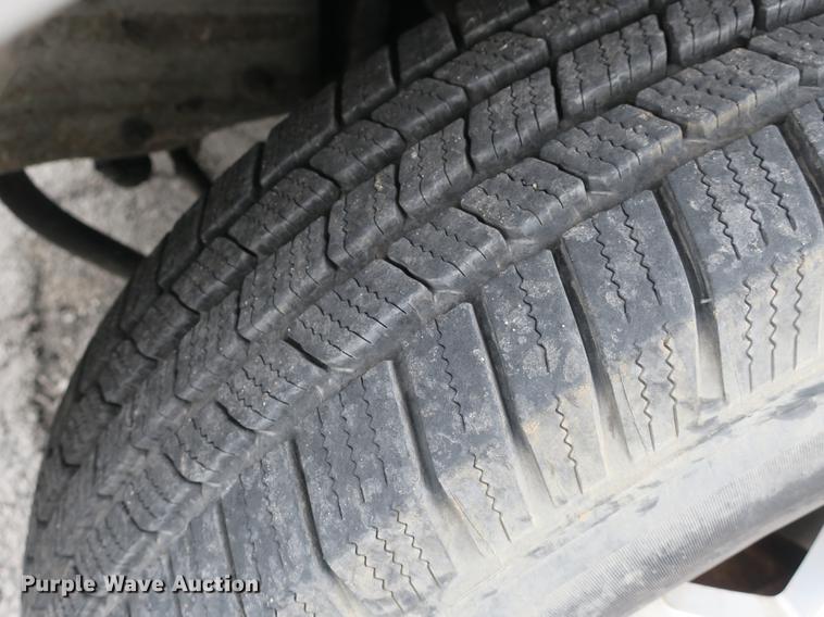 image for item DB8906 2003 Ford F350 Super Duty utility bed pickup truck