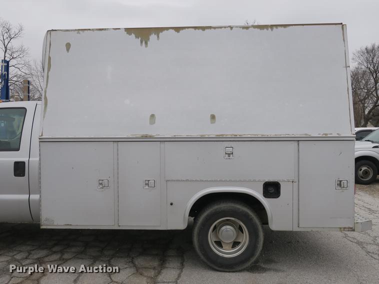 image for item DB8906 2003 Ford F350 Super Duty utility bed pickup truck