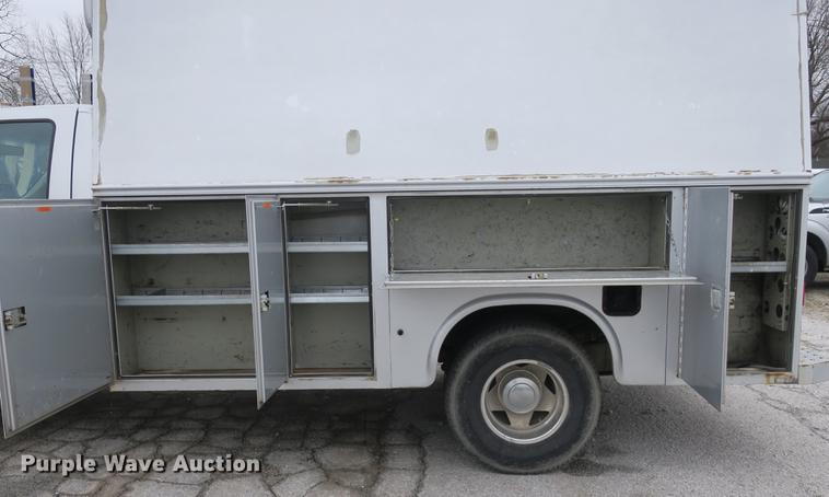 image for item DB8906 2003 Ford F350 Super Duty utility bed pickup truck