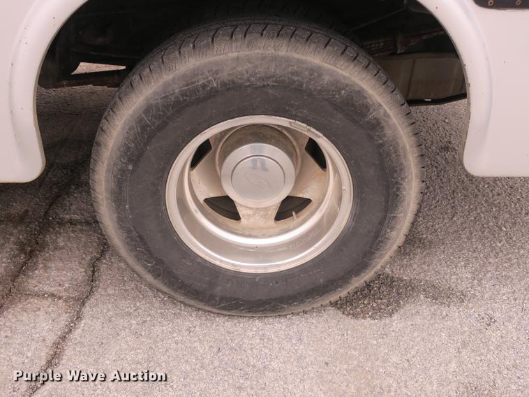 image for item DB8906 2003 Ford F350 Super Duty utility bed pickup truck