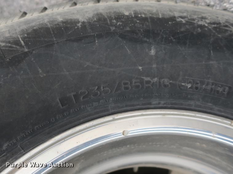 image for item DB8906 2003 Ford F350 Super Duty utility bed pickup truck