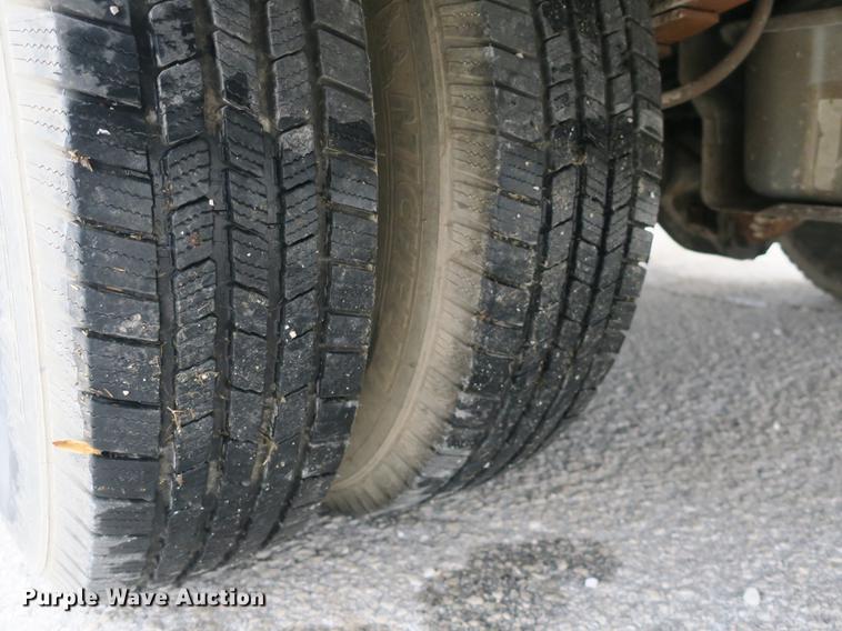 image for item DB8906 2003 Ford F350 Super Duty utility bed pickup truck