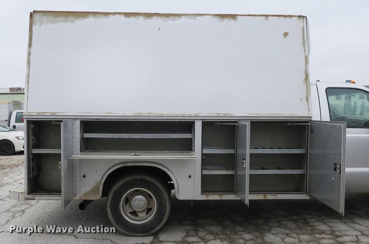 image for item DB8906 2003 Ford F350 Super Duty utility bed pickup truck