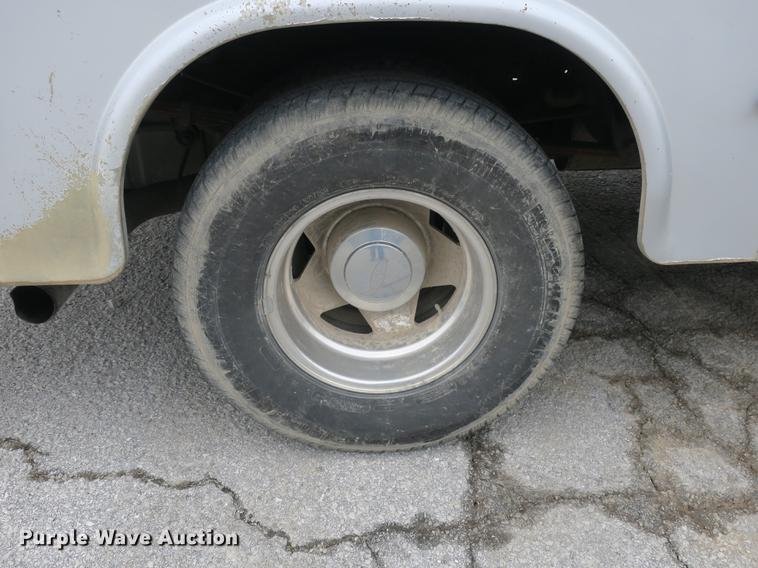 image for item DB8906 2003 Ford F350 Super Duty utility bed pickup truck