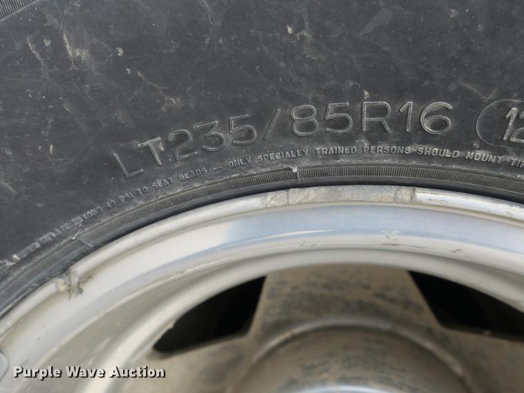 image for item DB8906 2003 Ford F350 Super Duty utility bed pickup truck