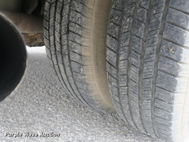 image for item DB8906 2003 Ford F350 Super Duty utility bed pickup truck