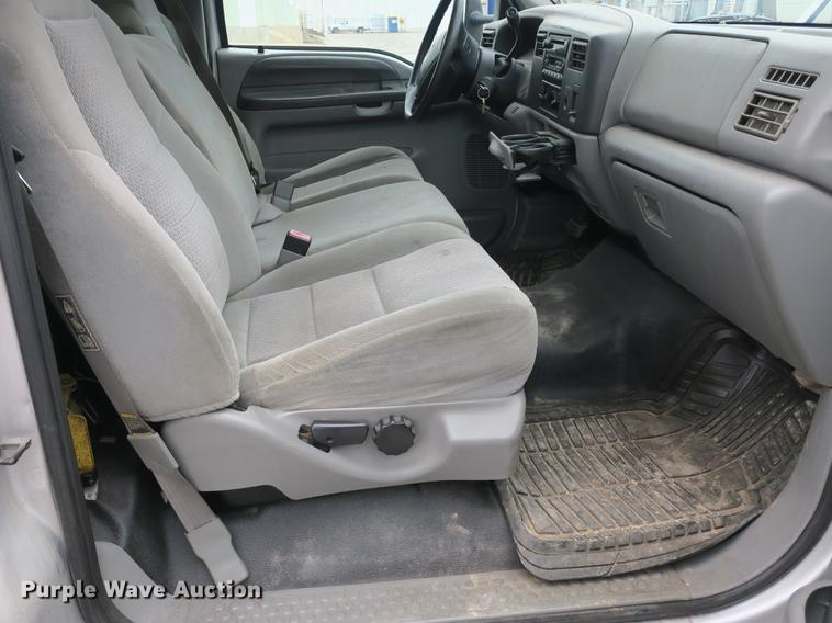 image for item DB8906 2003 Ford F350 Super Duty utility bed pickup truck