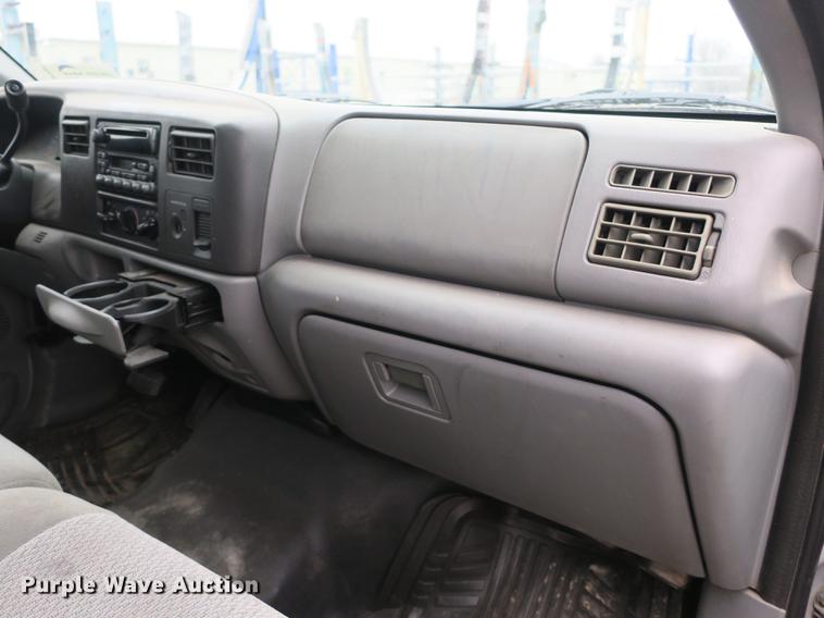 image for item DB8906 2003 Ford F350 Super Duty utility bed pickup truck