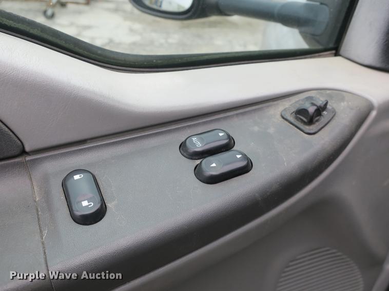 image for item DB8906 2003 Ford F350 Super Duty utility bed pickup truck