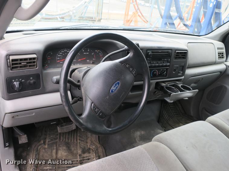 image for item DB8906 2003 Ford F350 Super Duty utility bed pickup truck