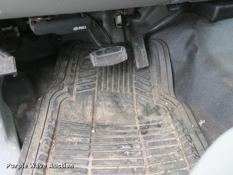 image for item DB8906 2003 Ford F350 Super Duty utility bed pickup truck