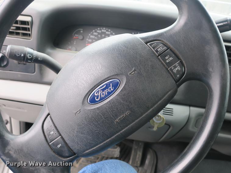 image for item DB8906 2003 Ford F350 Super Duty utility bed pickup truck