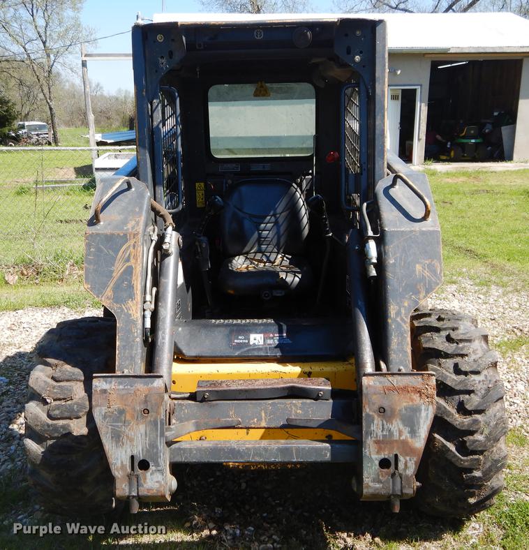 image for item DC0216 2003 New Holland LS170 skid steer