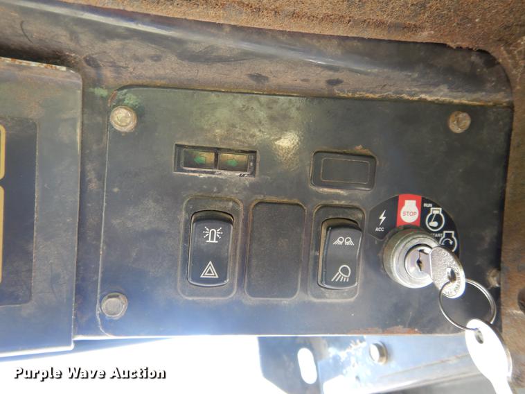 image for item DC0216 2003 New Holland LS170 skid steer