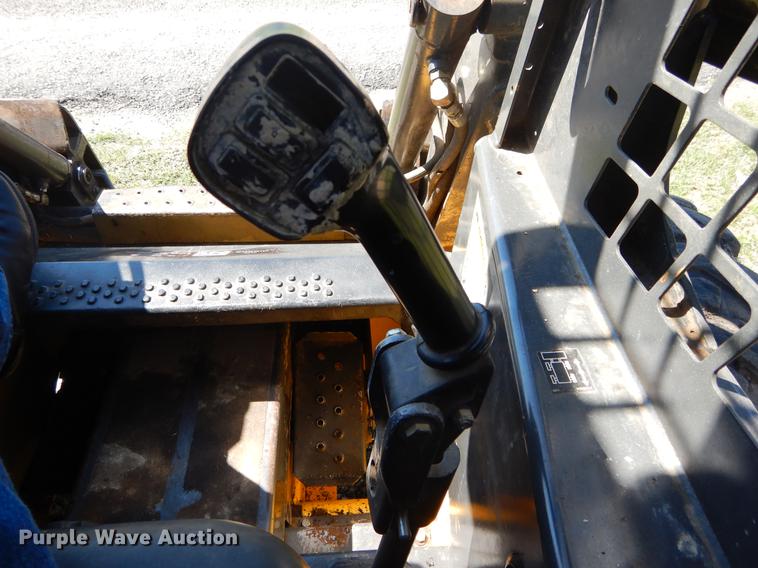 image for item DC0216 2003 New Holland LS170 skid steer