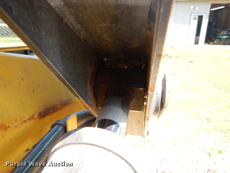 image for item DC0216 2003 New Holland LS170 skid steer