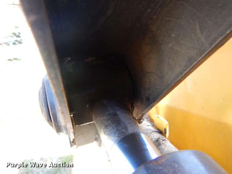 image for item DC0216 2003 New Holland LS170 skid steer