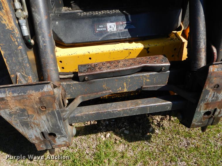 image for item DC0216 2003 New Holland LS170 skid steer