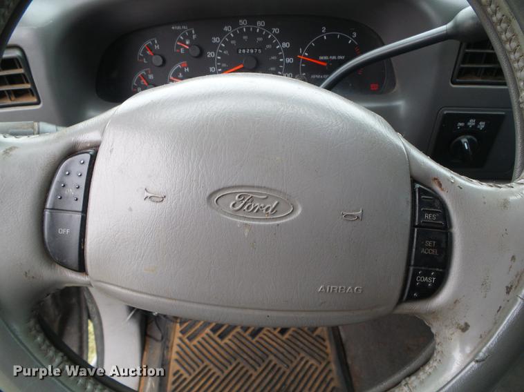 image for item DC5249 2001 Ford F350 Super Duty Lariat Crew Cab pickup truck