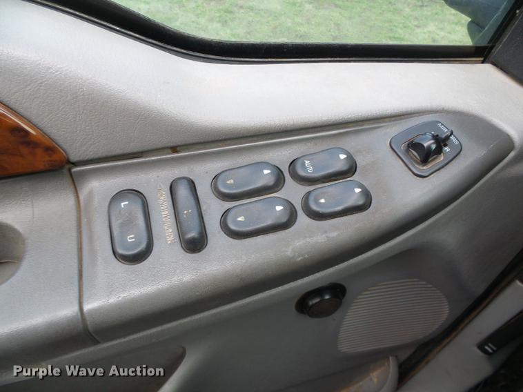 image for item DC5249 2001 Ford F350 Super Duty Lariat Crew Cab pickup truck