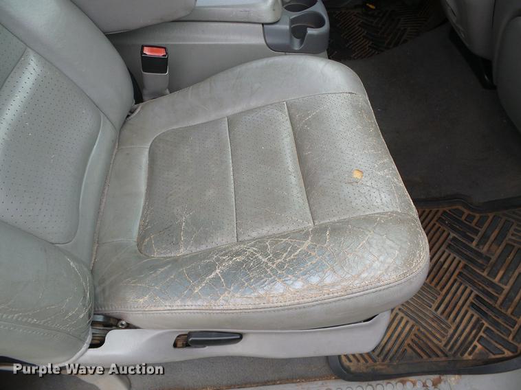 image for item DC5249 2001 Ford F350 Super Duty Lariat Crew Cab pickup truck