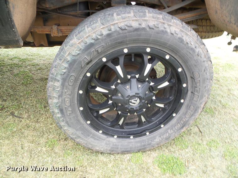 image for item DC5249 2001 Ford F350 Super Duty Lariat Crew Cab pickup truck