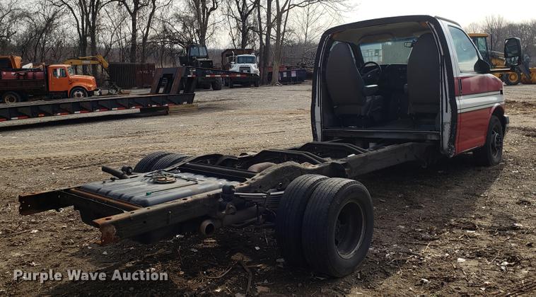 image for item DD3997 2010 Chevrolet Express G4500 cab and chassis