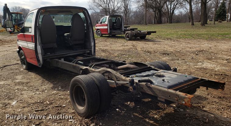 image for item DD3997 2010 Chevrolet Express G4500 cab and chassis