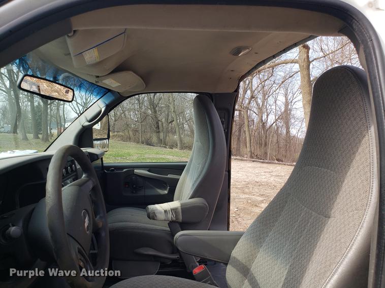 image for item DD3997 2010 Chevrolet Express G4500 cab and chassis