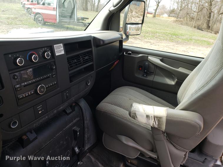 image for item DD3997 2010 Chevrolet Express G4500 cab and chassis