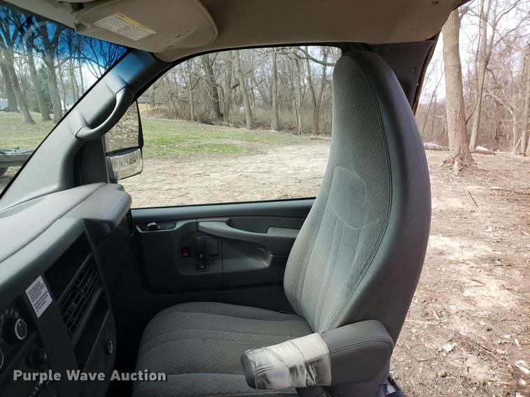 image for item DD3997 2010 Chevrolet Express G4500 cab and chassis