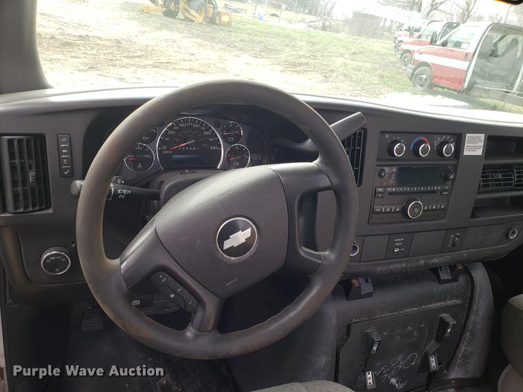 image for item DD3997 2010 Chevrolet Express G4500 cab and chassis