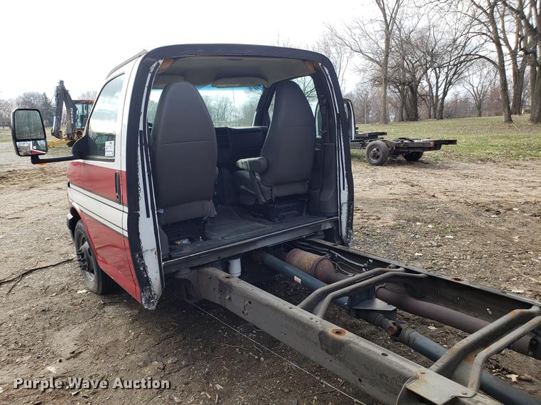 image for item DD3997 2010 Chevrolet Express G4500 cab and chassis