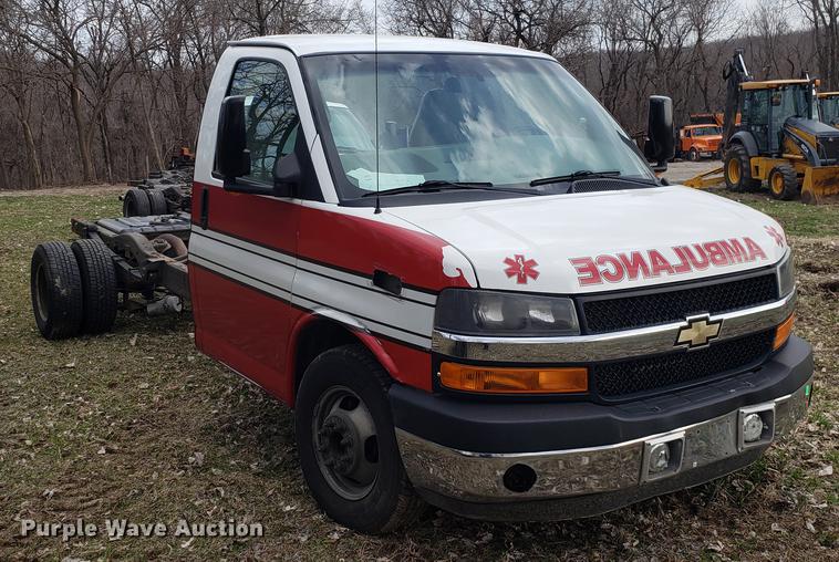 image for item DD4002 2010 Chevrolet Express G4500 cab and chassis