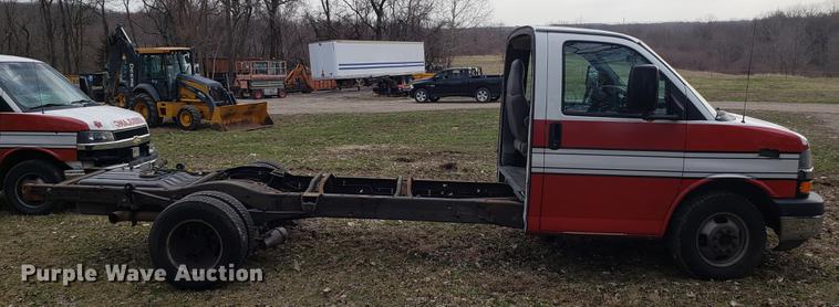 image for item DD4002 2010 Chevrolet Express G4500 cab and chassis
