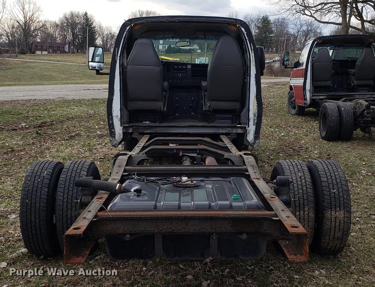 image for item DD4002 2010 Chevrolet Express G4500 cab and chassis