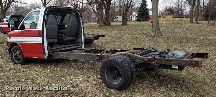 image for item DD4002 2010 Chevrolet Express G4500 cab and chassis