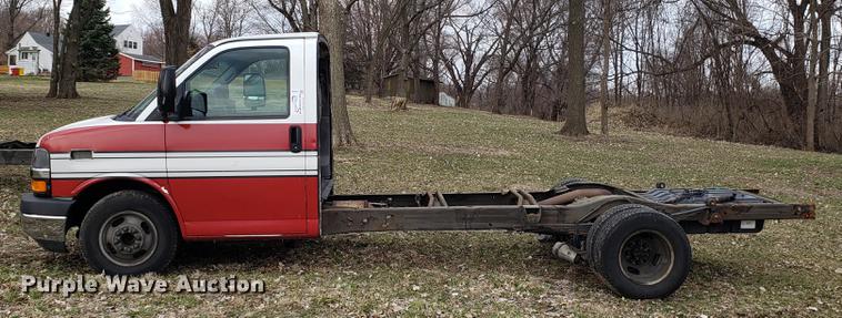 image for item DD4002 2010 Chevrolet Express G4500 cab and chassis