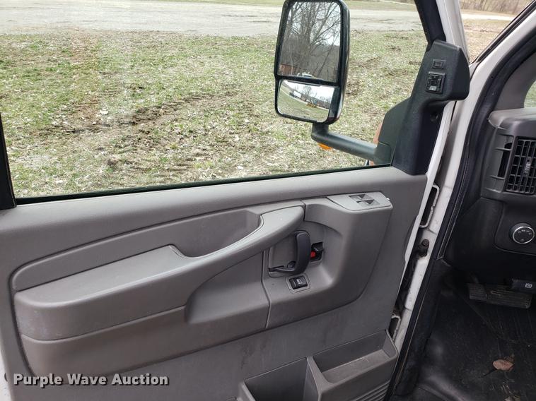 image for item DD4002 2010 Chevrolet Express G4500 cab and chassis