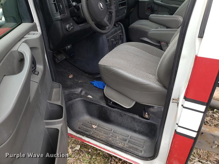 image for item DD4002 2010 Chevrolet Express G4500 cab and chassis