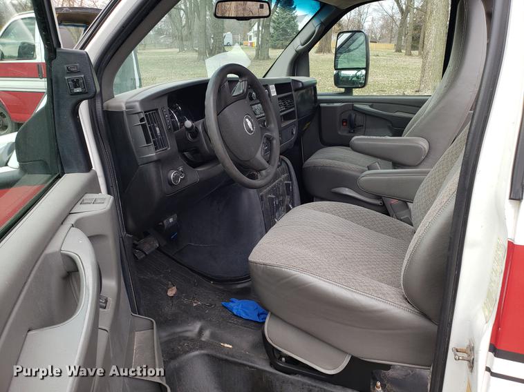 image for item DD4002 2010 Chevrolet Express G4500 cab and chassis