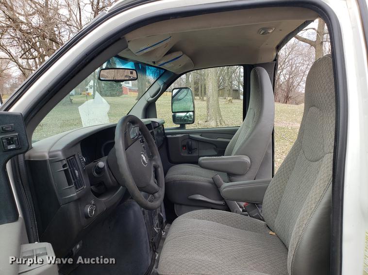 image for item DD4002 2010 Chevrolet Express G4500 cab and chassis