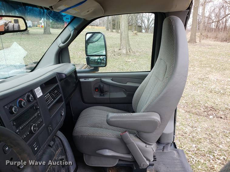 image for item DD4002 2010 Chevrolet Express G4500 cab and chassis
